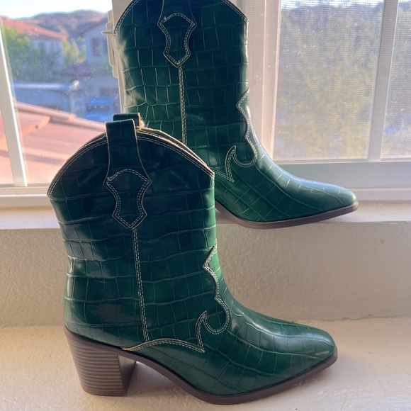 Emery Rose Shoes | Shein Emery Rose Croc Embossed Chunky Heeled Boots from Shein Size 7.5 | Color: Green | Size: 7.5 | Animeamy1's Closet